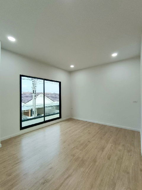 picture BIG C 4.6km. Tesco Lotus Borwin 4.9km. Makro 4.9km. PTT Station Eastern Seaboard New 2-storey townho - 5/8