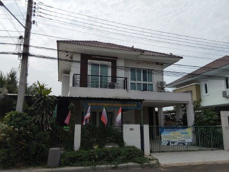 บ้านเดี่ยว เนื้อที่ทั้งหมด 202.4 ตารางเมตร 98/20 หมู่บ้านพฤกษ์พิมาน 5 (กาญจนาภิเษก-ลาดปลาดุก) ตำบลบางคูรัด อำเภอบางบัวทอง นนทบุรี ราคา 3,000,000 บาท