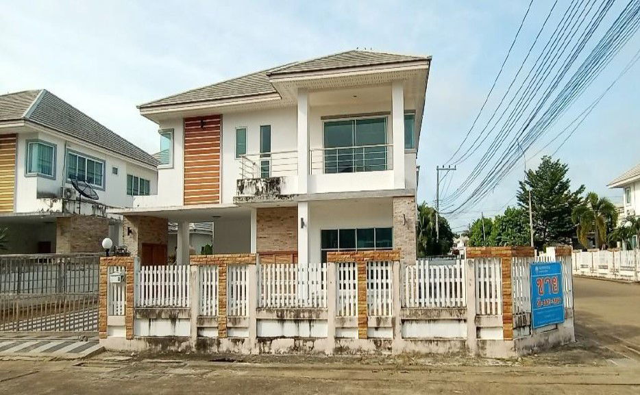 รูป บ้านเดี่ยว เนื้อที่ทั้งหมด 368 ตารางเมตร ไม่ปรากฎเลขที่ โครงการหมู่บ้านเอราวัณ ตำบลดงลาน อำเภอเมืองร้อยเอ็ด ร้อยเอ็ด ราคา 2,813,000 บาท - รูปที่ 2/10