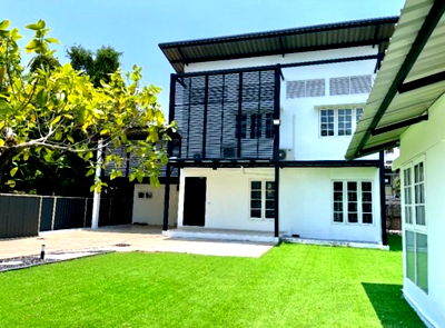 เช่าบ้านเดี่ยว นวลจันทร์ : ให้เช่าบ้านเดี่ยว 2 ชั้น ซอยรามอินทรา / ปากซอยรถไฟฟ้า เดินได้ / อยู่อาศัย หรือ Home Office เป็นสำนักงาน จดบริษัทได้