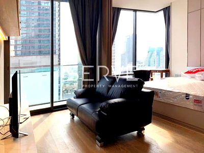 Condos for rent Sathorn Thani Tower : 1 Bed with Partition Good View & Good Location Condo Close to BTS Chong Nonsi 350 m @ Ashton Silom