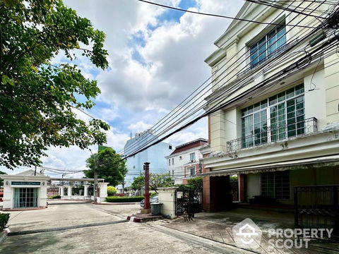 3-BR Townhouse in Mueang Nonthaburi (ID 2165939)