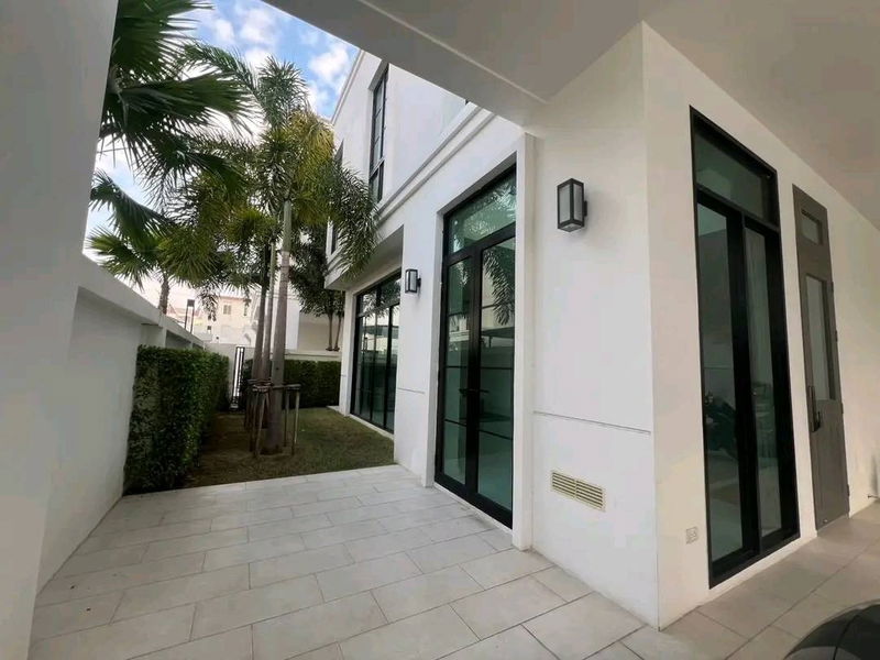 Houses for rent : 💥CP-8008💥For rent, 3-storey house, Soi Sukonthasawat 25, The Master Ekkamai - Sukonthasawat project 👉Add Line @mastercondo