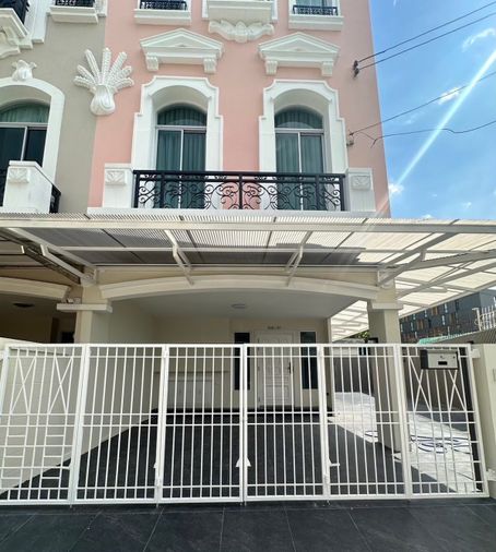 3-bed townhouse for rent, 84 sqm, 42 sq wah, Baan Klang Muang Grand De Paris Ratchada