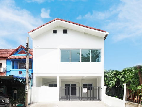 ขายราคาพิเศษ ทาวน์เฮ้าส์ 2 ชั้น ม.สวีทโฮมปาร์ค ขนาด 30.7 ตร.ว. 4นอน 3น้ำ 1จอดรถ บ้านสวย หลังริม ทำเลดีมาก เฟอร์ครบ รีโนเวทใหม่ [บางบัวทอง-ไทรน้อย]