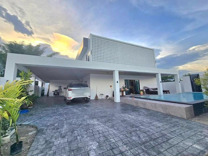  Poolvilla house for sale @tharau near tharau market 1 km. near louis intersection,.