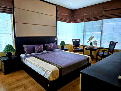 Condos for rent : The Emporio Place | Near BTS Phrom Phong 