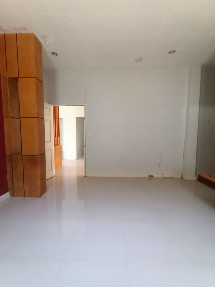 รูป บ้านเดี่ยว เนื้อที่ทั้งหมด 275.2 ตารางเมตร เลขที่ 102/17 (ไม่ติดเลขที่) หมู่บ้านฉัตรทอง พาวิลเลี่ยน 5  ตำบลบ้านพรุ อำเภอหาดใหญ่ สงขลา ราคา 2,554,000 บาท - รูปที่ 13/15