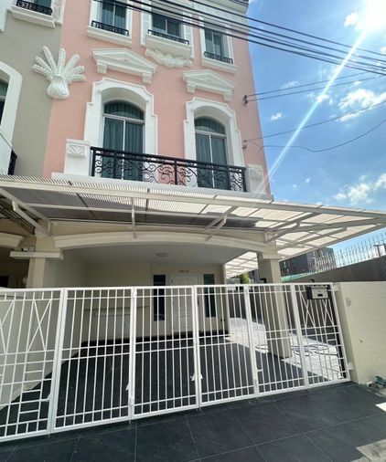 3-bed townhouse for rent, 84 sqm, 42 sq wah, Baan Klang Muang Grand De Paris Ratchada