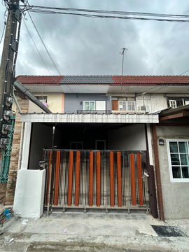 Urgent Sale! Fully Renovated 2-Storey Townhouse in the Heart of the City – Nuanchan Soi 6 – Unbeatable Price with FREE Electric Gate!