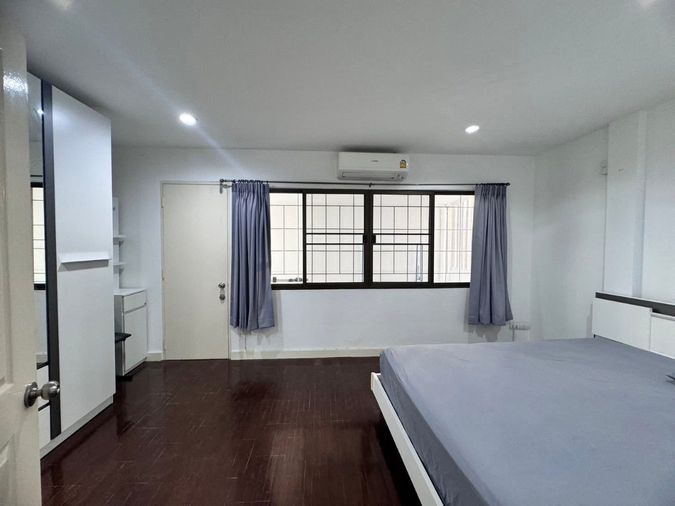 ให้เช่าทาวน์โฮม 4 ห้องนอน 150 ตร.ม. 20 ตร.ว. บ้านกลางเมือง พระราม 9 ซอย 43