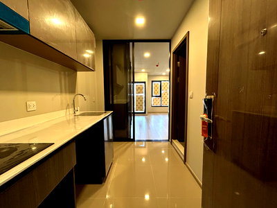 ขายคอนโด : คอนโดติดถนนใหญ่ใกล้เซ็นทรัลลาดพร้าว ห้องใหม่ ของแถมฟรีหลายรายการ