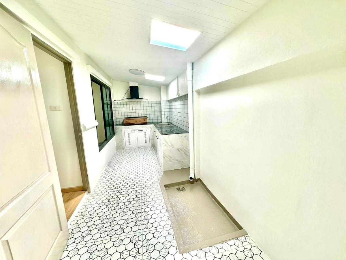 รูป 🏘 บ้านชั้นเดียว รีโนเวทใหม่ โซนสามกอง หลังอีเกีย ใกล้สิ่งอำนวยความสะดวก  🏘  📍หมู่บ้านร็อคการ์เด้น1 , รัษฎา - รูปที่ 16/17