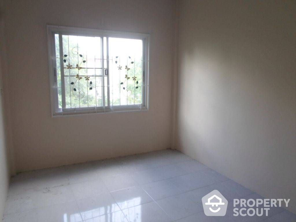 รูป ทาวน์เฮาท์ 3-ห้องนอน ใน หนองจอก (ID 1996242) - รูปที่ 4/5