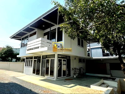 เช่าบ้านเดี่ยว วิทยาลัยพณิชยการบางนา : Spacious 4 Bedroom House For Rent in Phra Khanong Area - BR28265SH