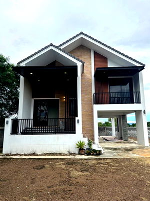 บ้านเดี่ยว นครราชสีมา (โคราช) : ขายบ้านเดี่ยว ปากช่อง-เขาใหญ่ นครราชสีมา ที่ดินโฉนด200ตาราวา บ้านทรงนอดิก2ชั้น 3ห้องนอน 3ห้องน้ำพร้อมเครื่องทำน้ำอุ่น