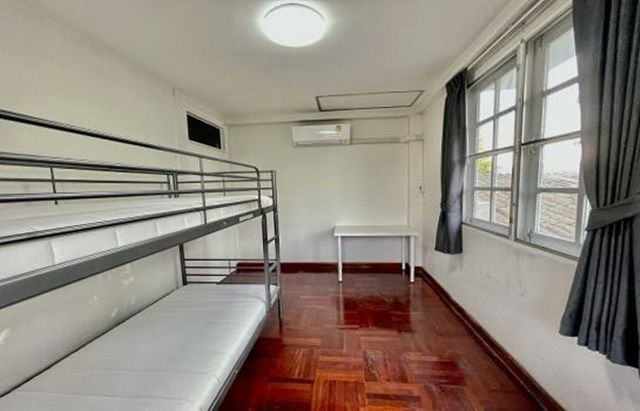picture MRT Ram Intra 40 600 m. For rent 2-storey detached house large house 150 sq.wa.400 sq.m.4 bed 4 bath - 6/8