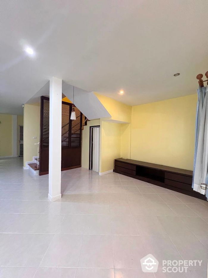 รูป ทาวน์เฮาท์ 3-ห้องนอน ใน คันนายาว (ID 1856285) - รูปที่ 3/21
