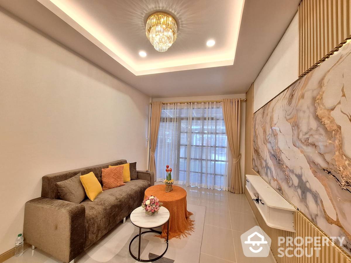 รูป ทาวน์เฮาท์ 2-ห้องนอน ใกล้ พัทยาตะวันออก (ID 2099785) - รูปที่ 2/13