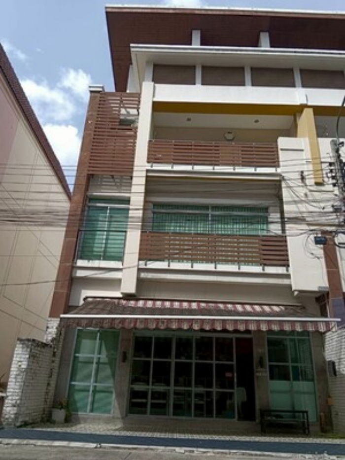 ขายทาวน์โฮม : ขายทาวน์โฮม 3 ชั้น บ้านกลางเมือง มอนติ-คาร์โล รัชวิภา ทำเลศักยภาพ เหมาะอยู่อาศัยหรือทำออฟฟิศ เดินทางสะดวกมาก