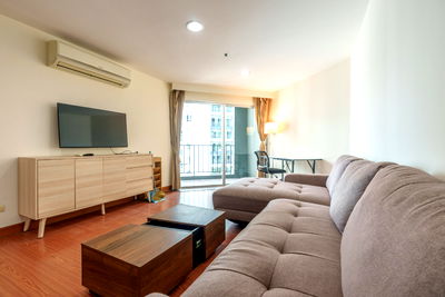 Condos for rent Rama 9 : Belle Grand Rama 9 for rent, 45,000 baht [MKr250681]