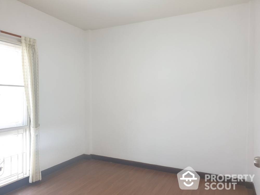 picture 3-BR Townhouse near MRT Khlong Bang Phai (ID 1322241) - 8/15