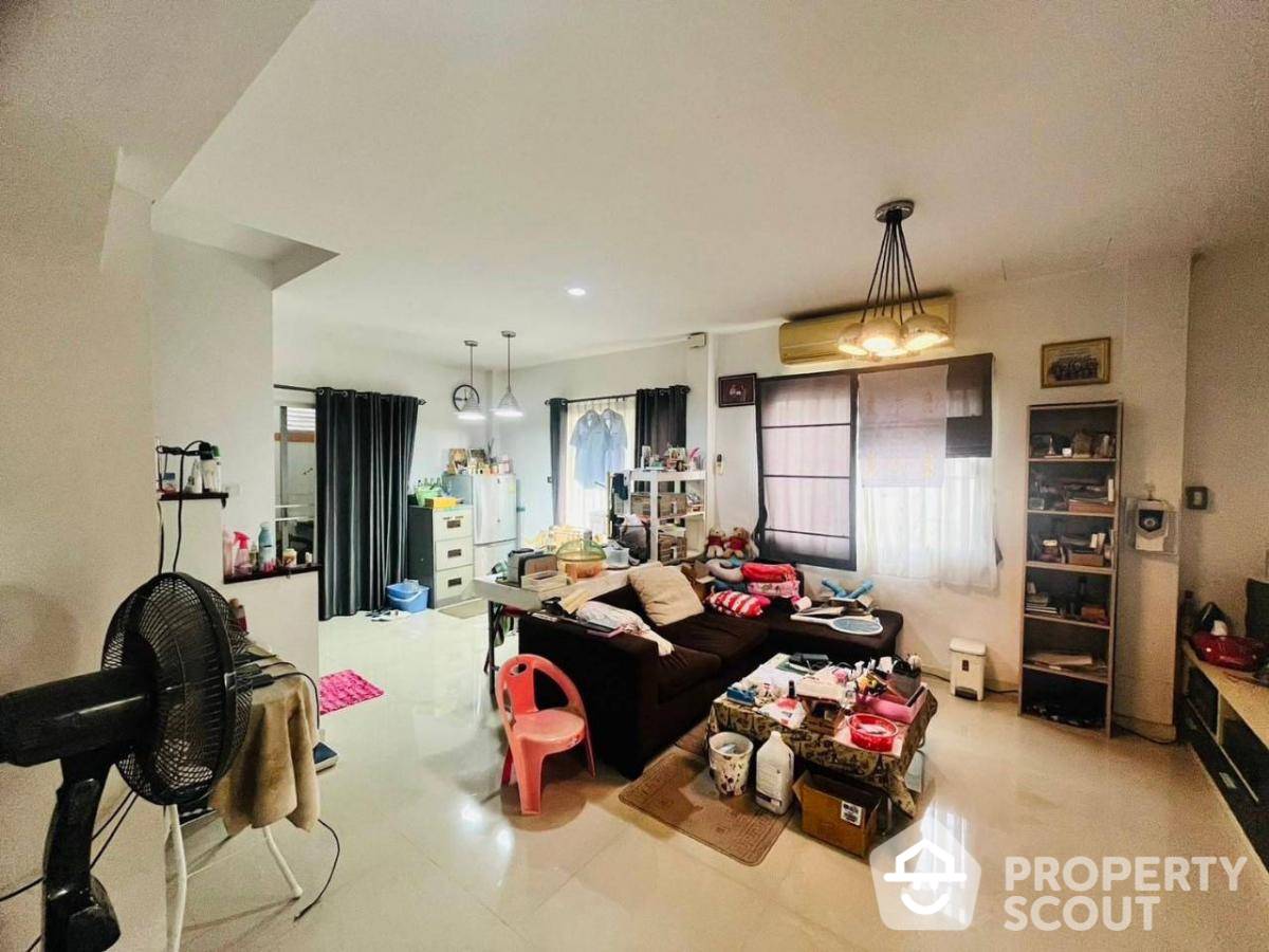 รูป ทาวน์เฮาท์ 2-ห้องนอน ใน คันนายาว (ID 1927144) - รูปที่ 3/6