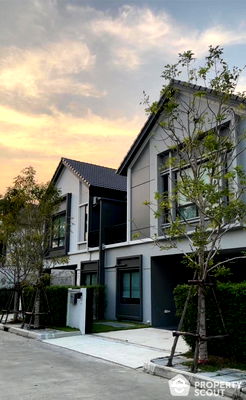 Houses for sale Nonthaburi : 4-BR Semi-detached House in Bang Len (ID 2056253)