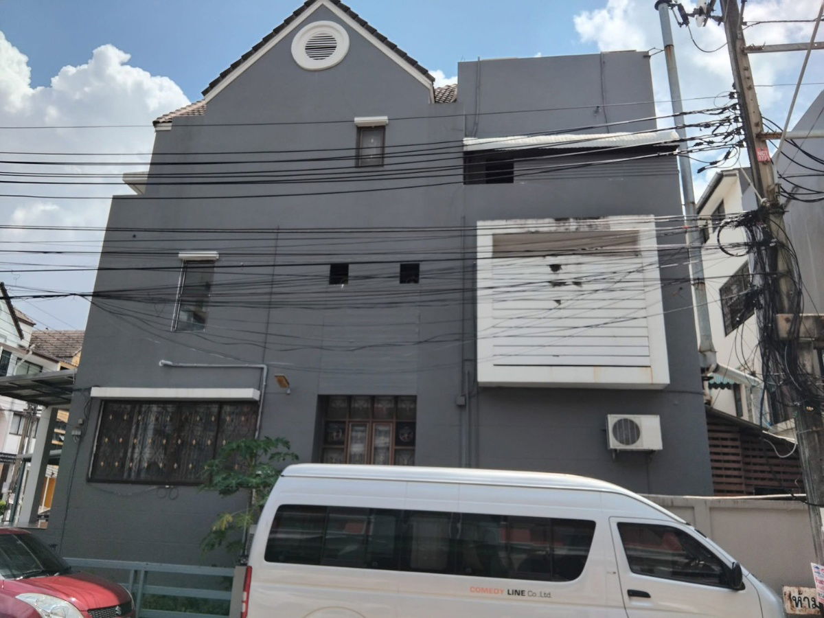 รูป 🏡 ให้เช่าทาวน์โฮม 3 ชั้น + ชั้นลอย ทำเลทอง “ทาวน์อินทาวน์” หลังมุม 45 ตรว. แอร์ 10 ตัว เหมาะทำโฮมออฟฟิศ / ครอบครัวใหญ่ / ฟรีแลนซ์สายครีเอทีฟ - รูปที่ 2/17