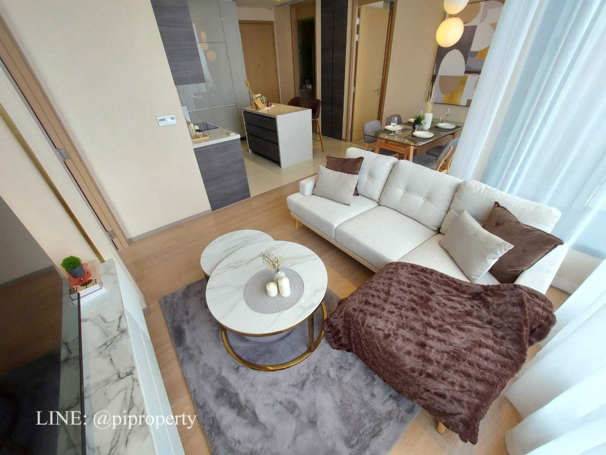 picture Homy and luxury 2 bedrooms unit for rent in the top location Esse Asoke. Well designed with high-level visions. BTS and MRT systems accessing.   - 34/49