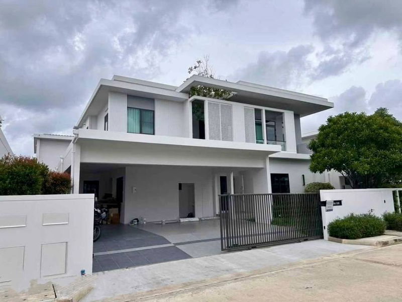 Houses for rent : Mantana Bangna,km.15, large detached house near Suvarnabhumi Airport
