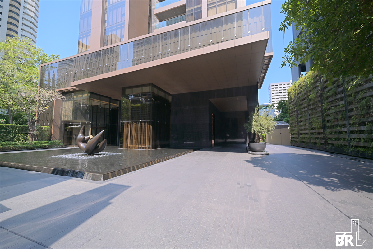 picture Vittorio Sukhumvit 39 Luxury Condo in Central City Location near BTS Phrom Phong - 4/9
