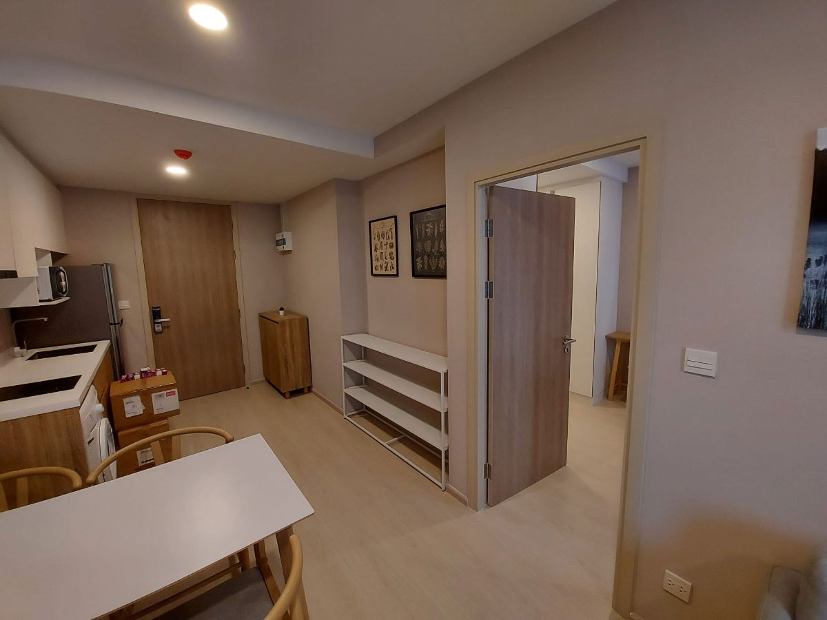 picture Fully furnished 1 Bedroom unit for sell in Noble Ambience Sukhumvit 42. Pool view with a big layout and balcony. The lifestyle of Ekkamai area.  - 7/33