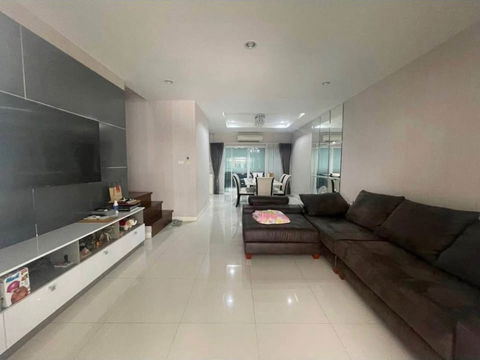 House for rent Panasiri Residence Kaset-Nawamin, ready to move in. If interested, contact Line @goodmanpro or call 0999029192.