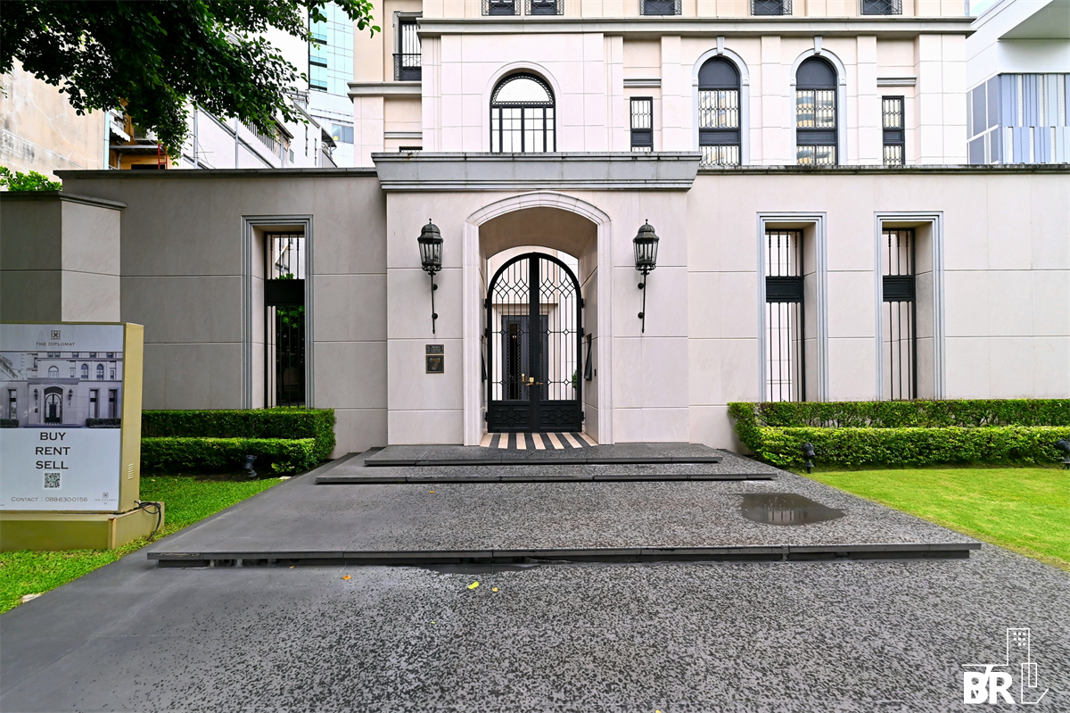picture The Diplomat 39 Live the Luxury Style in a High-potential Location near BTS Phrom Phong - 2/9