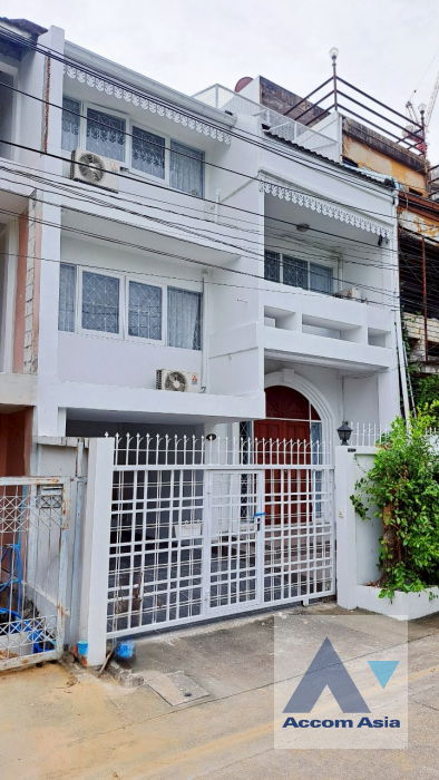 รูป 🔼🔽 AccomA 📩 Home Office 5 BR Townhouse in Khlong Ton Nuea (AA44069) - รูปที่ 1/20