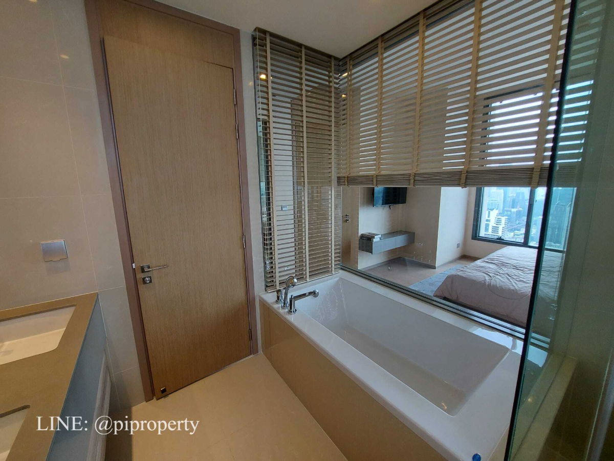 picture Homy and luxury 2 bedrooms unit for rent in the top location Esse Asoke. Well designed with high-level visions. BTS and MRT systems accessing.   - 27/49
