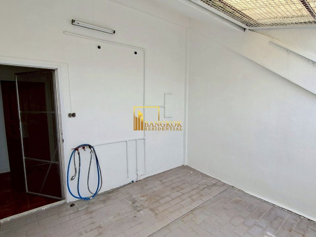 รูป Spacious 5 Bedroom Townhouse For Rent in Ekkamai Area - BR49052TH - รูปที่ 18/18