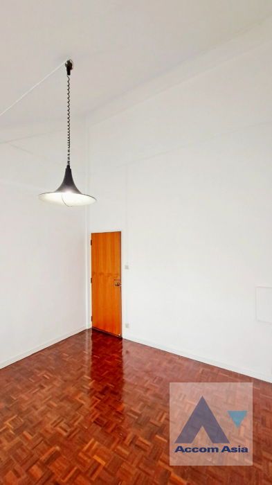 รูป 🔼🔽 AccomA 📩 Home Office 5 BR Townhouse in Khlong Ton Nuea (AA44069) - รูปที่ 15/20