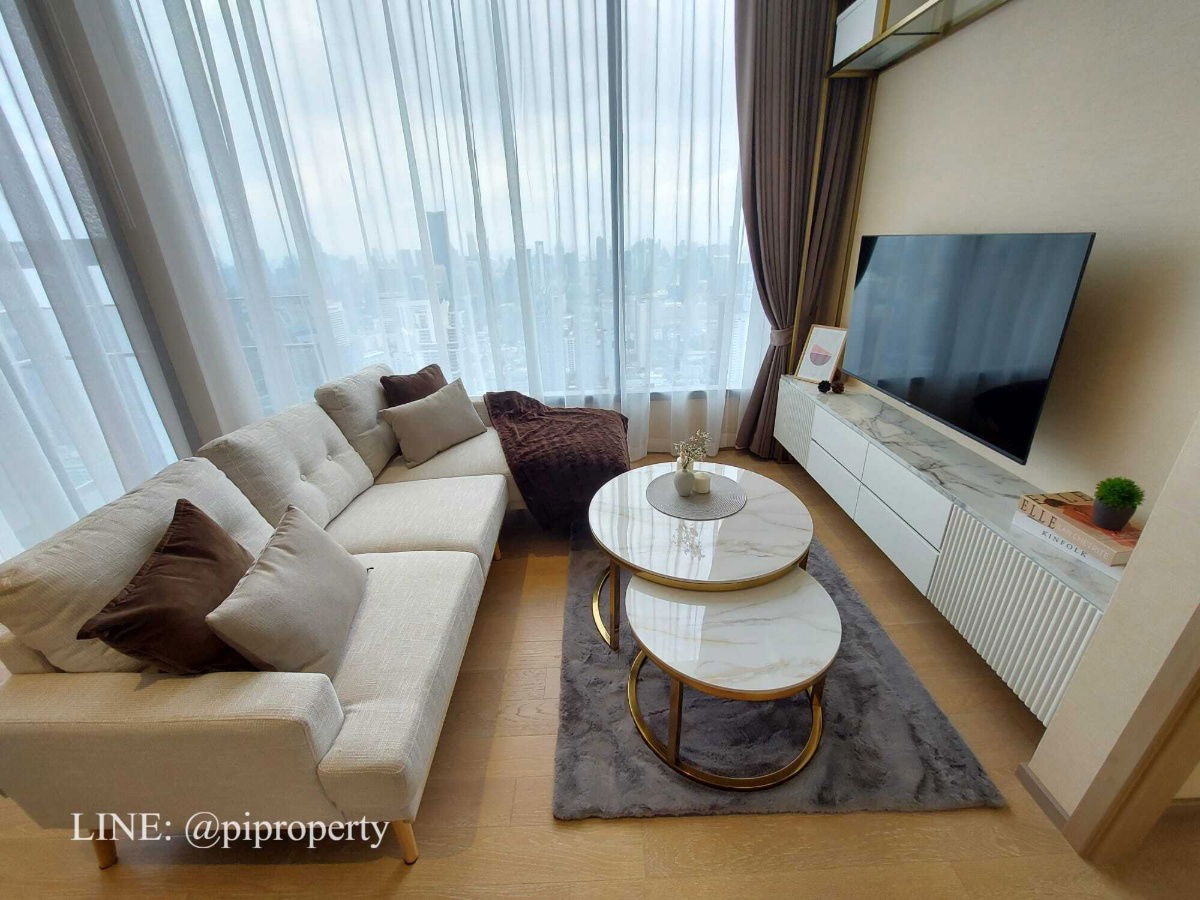 picture Homy and luxury 2 bedrooms unit for rent in the top location Esse Asoke. Well designed with high-level visions. BTS and MRT systems accessing.   - 33/49