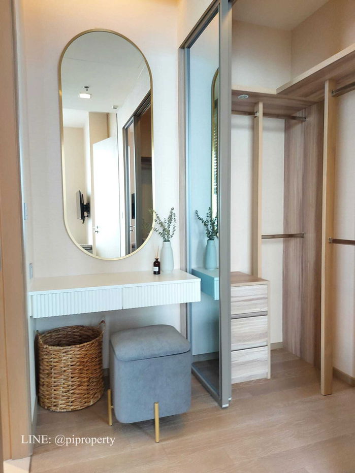 picture Homy and luxury 2 bedrooms unit for rent in the top location Esse Asoke. Well designed with high-level visions. BTS and MRT systems accessing.   - 24/49
