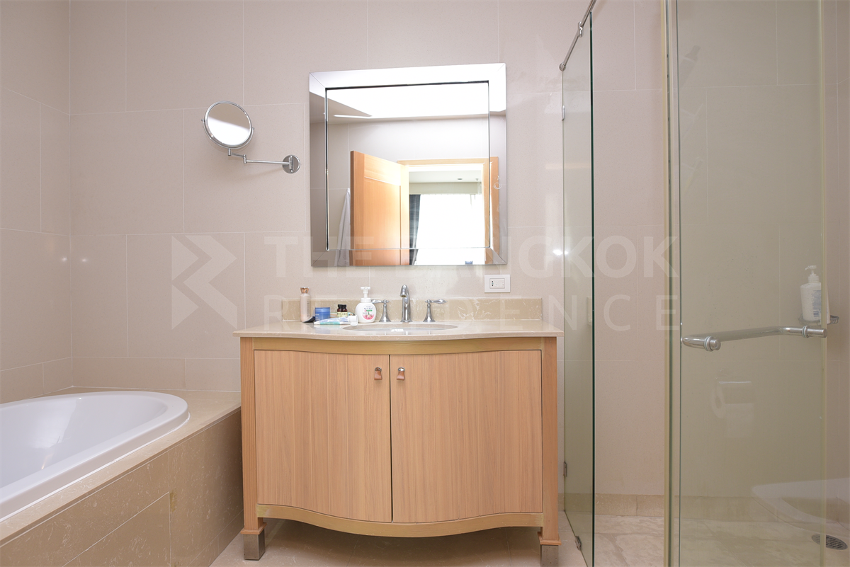 picture The Empire Place Luxury Unit, Ready for You Without the Wait - 9/10