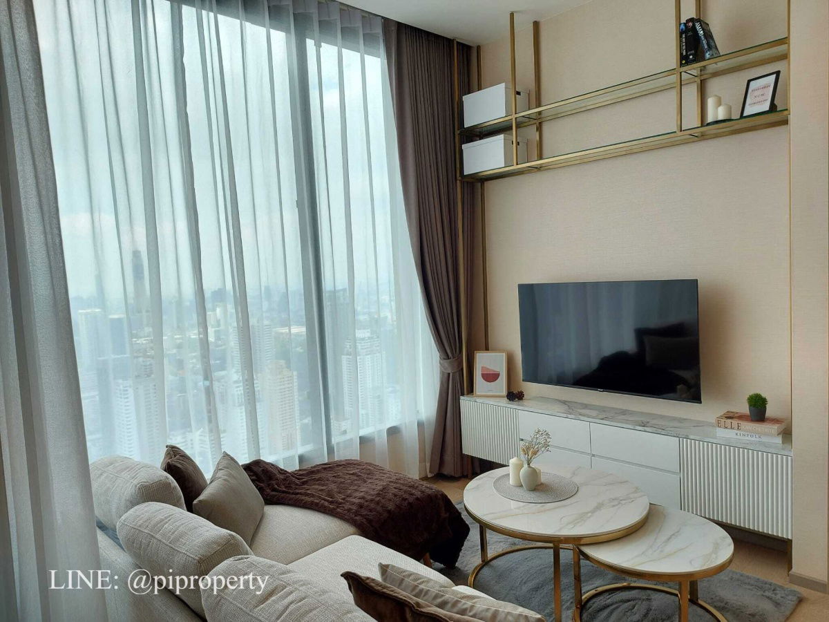 picture Homy and luxury 2 bedrooms unit for rent in the top location Esse Asoke. Well designed with high-level visions. BTS and MRT systems accessing.   - 3/49