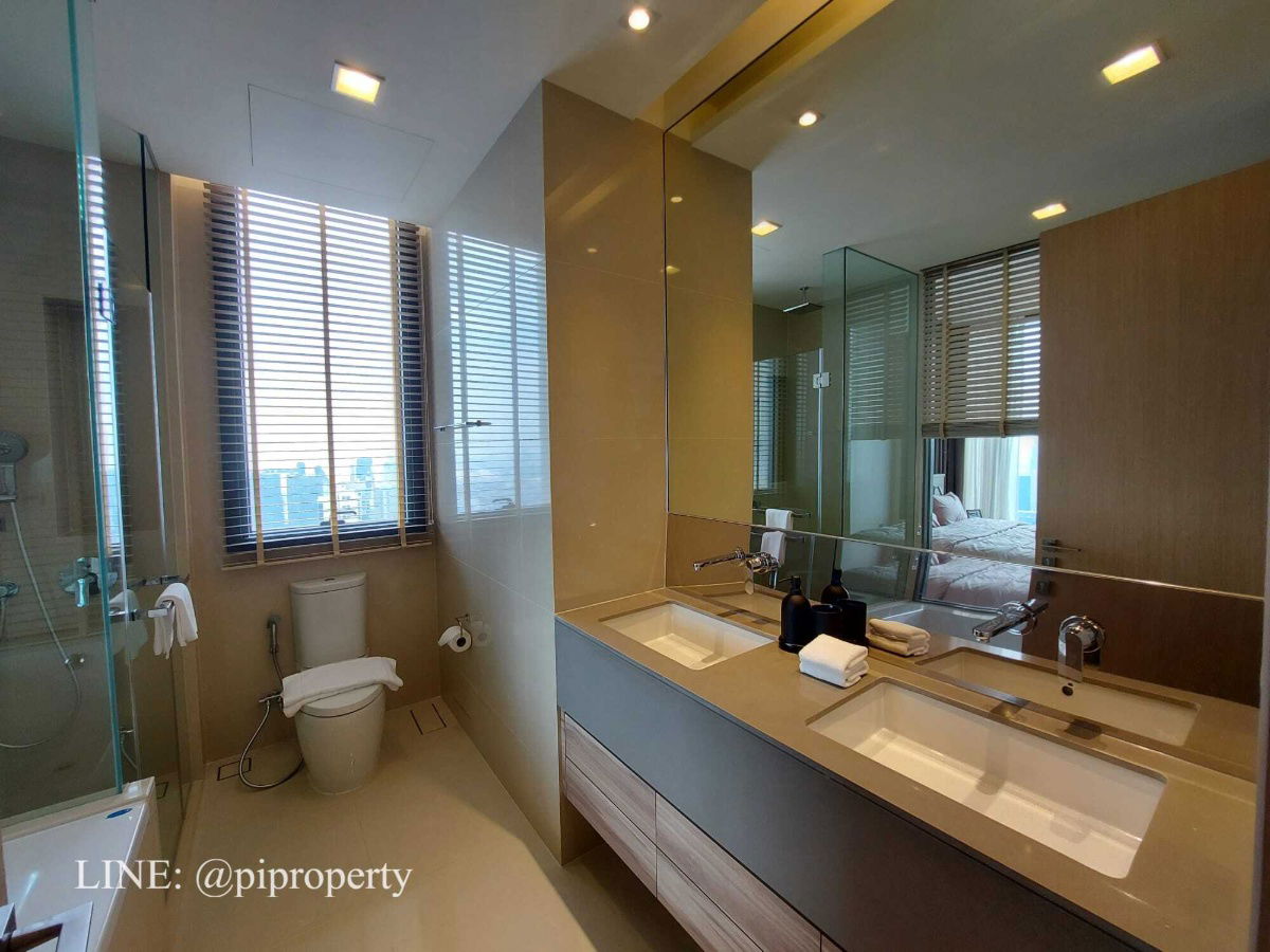 picture Homy and luxury 2 bedrooms unit for rent in the top location Esse Asoke. Well designed with high-level visions. BTS and MRT systems accessing.   - 28/49