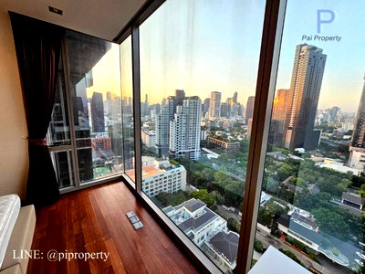 Condos for rent BTS Thong Lo (Thong Lor) : Great cost-effective 2-bedroom condo for rent in Thonglor area. Huge floor-to-ceiling windows in the bedroom, unobstructed view. 300m to BTS Thonglor