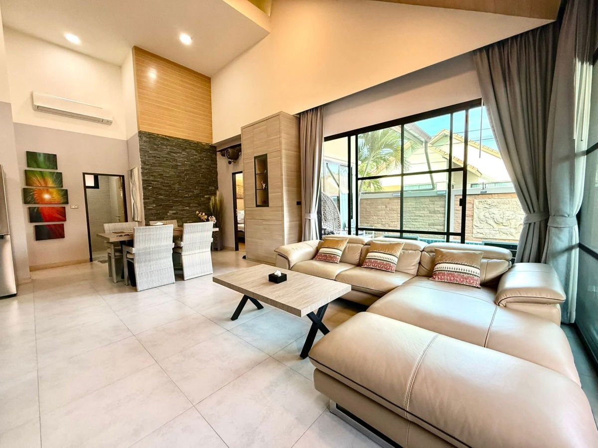 picture Selling The Maple Pool villa 5.9 Million  - 5/24