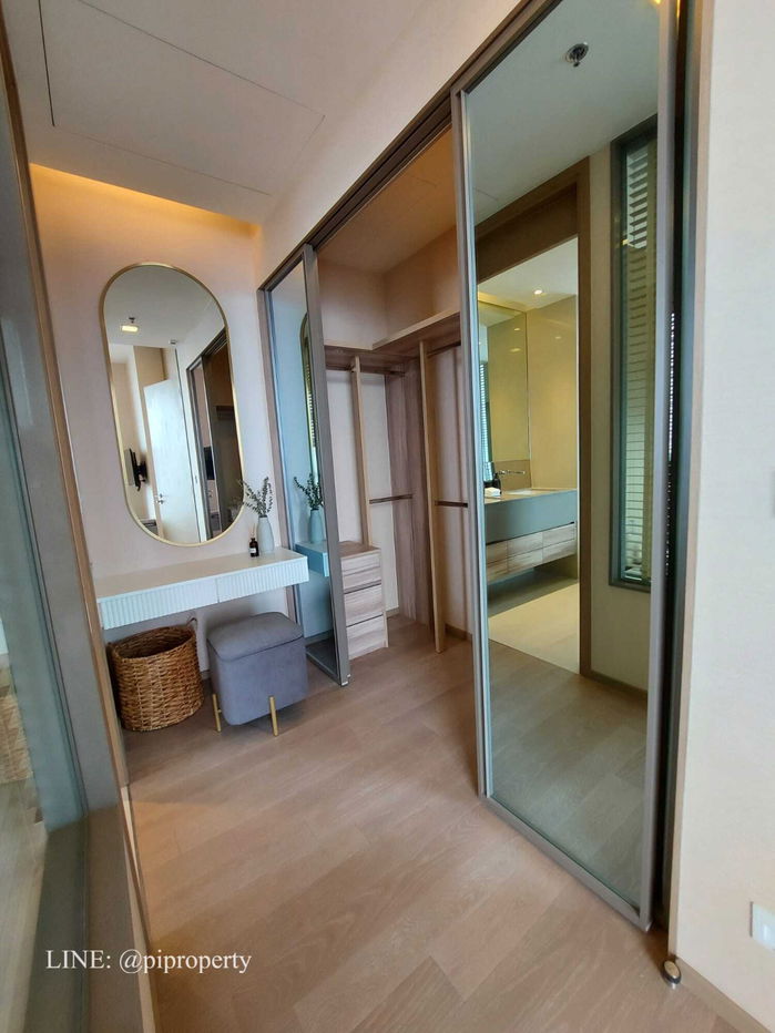 picture Homy and luxury 2 bedrooms unit for rent in the top location Esse Asoke. Well designed with high-level visions. BTS and MRT systems accessing.   - 23/49