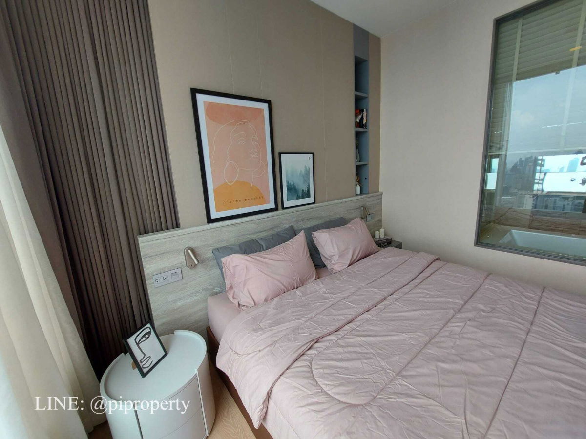 picture Homy and luxury 2 bedrooms unit for rent in the top location Esse Asoke. Well designed with high-level visions. BTS and MRT systems accessing.   - 30/49