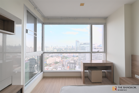 RHYTHM Ratchada-Huaikhwang near MRT Huai Khwang Station Convenient Travel, Great Value per Square Meter