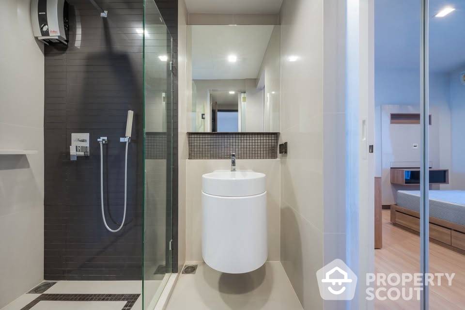 รูป คอนโด 1-ห้องนอน ที่ ริธึ่ม สาทร ใกล้ BTS สะพานตากสิน (ID 2168137) - รูปที่ 12/13